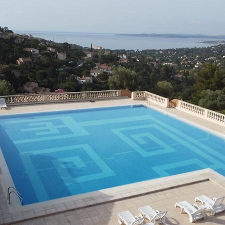 Les ISSAMBRES appart grande terrasse superbe vue mer et golf de saint Tropez, piscine Extérieur photo