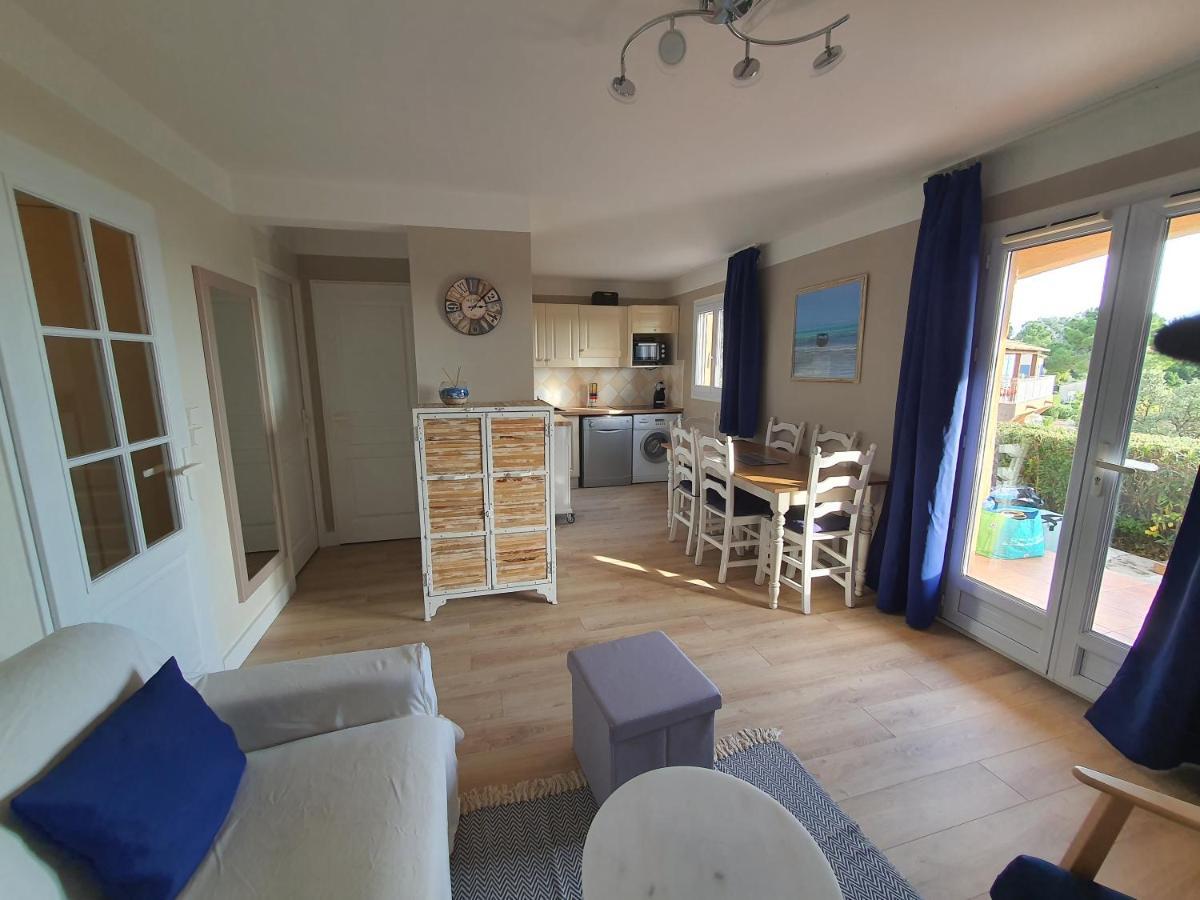 Les ISSAMBRES appart grande terrasse superbe vue mer et golf de saint Tropez, piscine Extérieur photo
