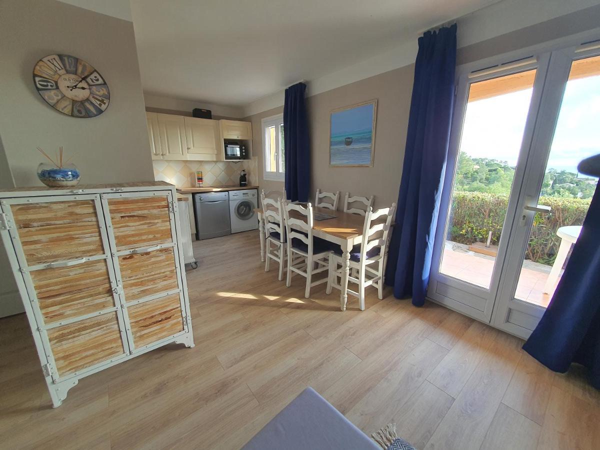 Les ISSAMBRES appart grande terrasse superbe vue mer et golf de saint Tropez, piscine Extérieur photo