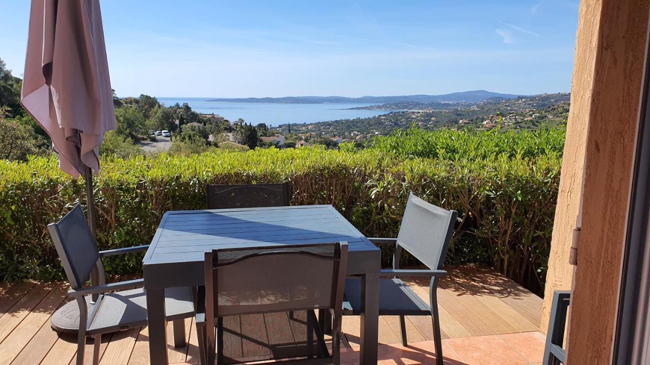 Les ISSAMBRES appart grande terrasse superbe vue mer et golf de saint Tropez, piscine Extérieur photo