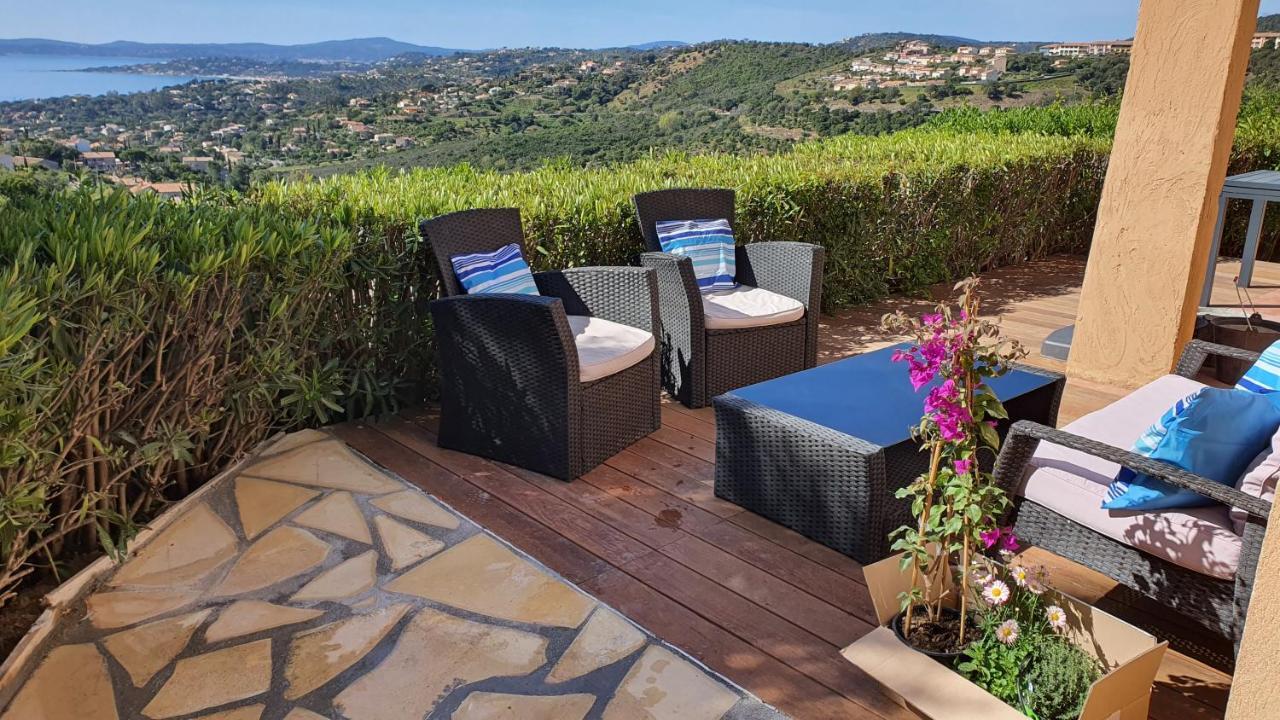 Les ISSAMBRES appart grande terrasse superbe vue mer et golf de saint Tropez, piscine Extérieur photo