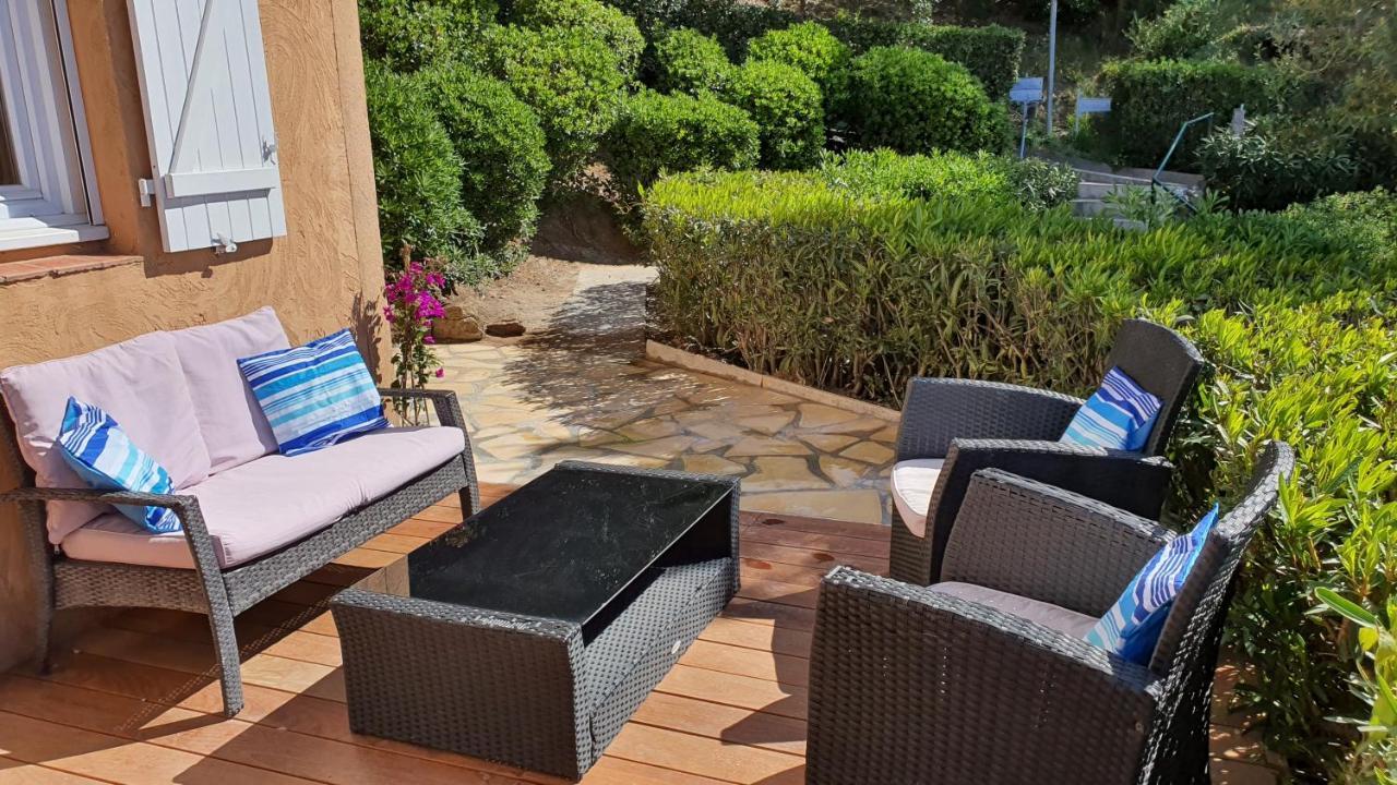 Les ISSAMBRES appart grande terrasse superbe vue mer et golf de saint Tropez, piscine Extérieur photo