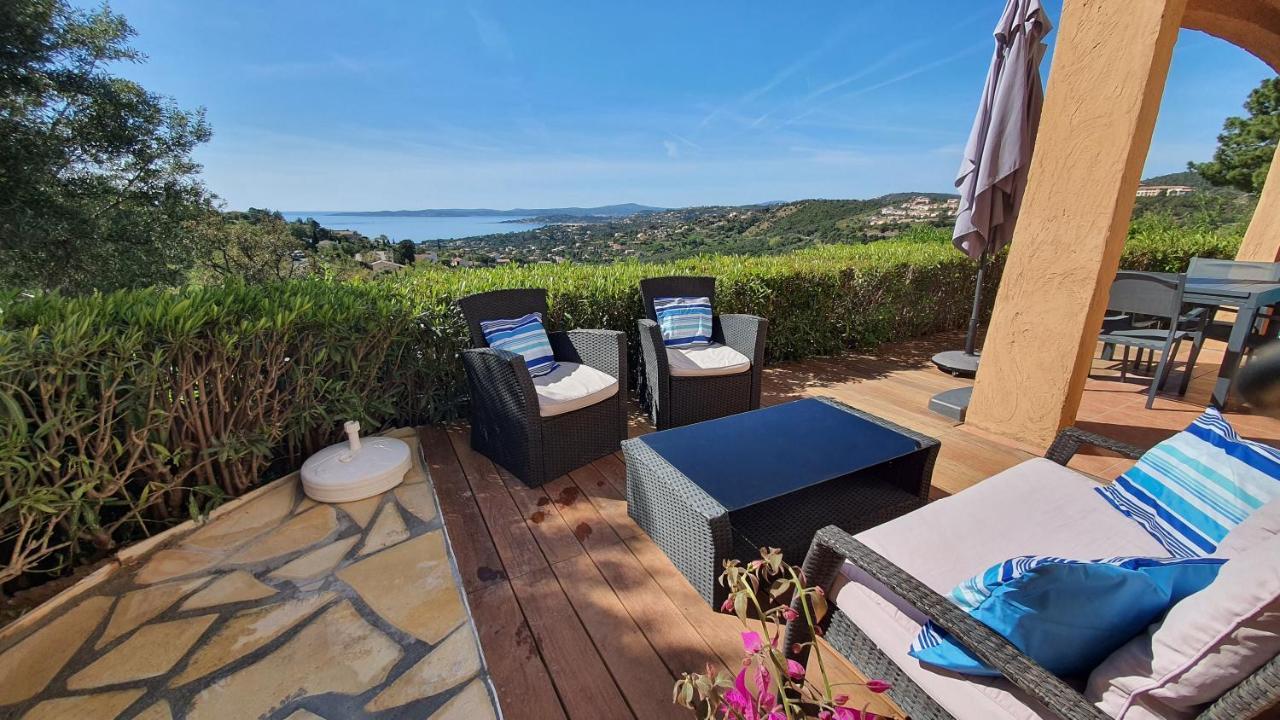 Les ISSAMBRES appart grande terrasse superbe vue mer et golf de saint Tropez, piscine Extérieur photo